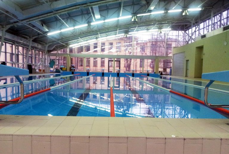 Cursuri inot copii pentru corectarea cifozei: Cum indreptam spatele micilor sportivi la Atack Team