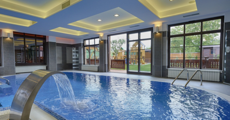 Piscina Conacul Ambient, Cristian