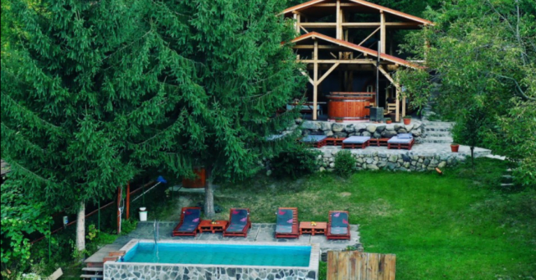 Piscina pensiunea Hetvezer, Sub Cetate